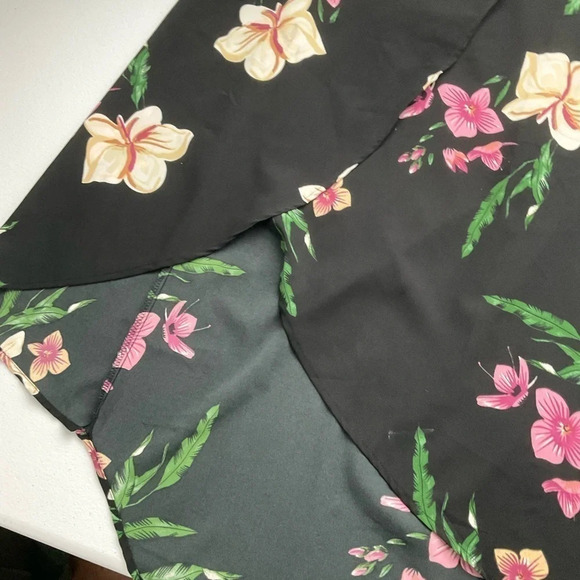 Women’s medium dress, halter style. - Picture 5 of 7